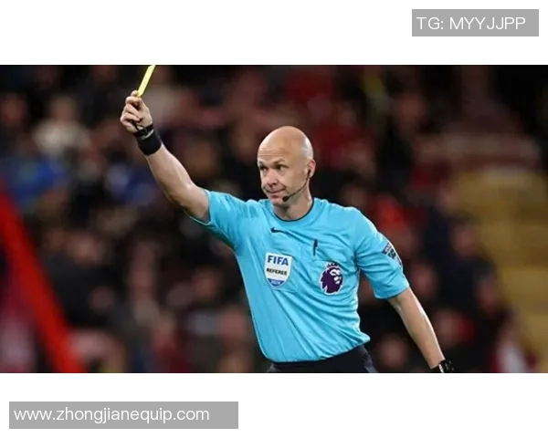 足球赛场上辱骂裁判现象严重引发讨论如何维护比赛公正与尊重